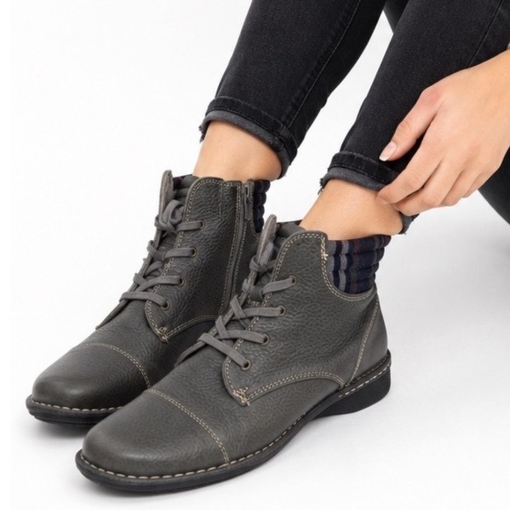 Clarks Grey Pebbled Leather Lace Up Side Zip Ankle Boots Plaid 11 Gorpcore 33-06
